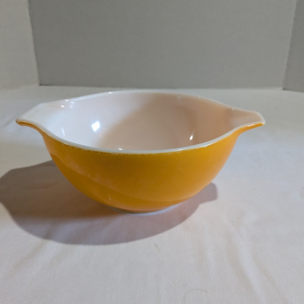 Vintage Pyrex Orange  Cinderella Mixing Bowl Spout 442  1-1/2 Quarts Retro MCM